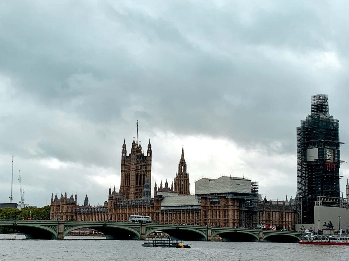 Palacio de Westminster y el Big Ben junto al Támesis