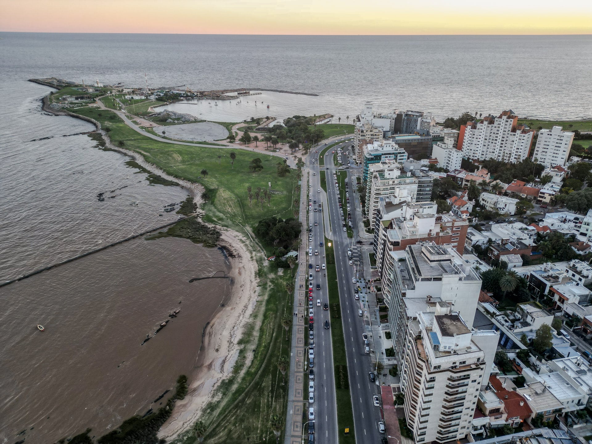 Rambla de Montevideo vista desde un drone