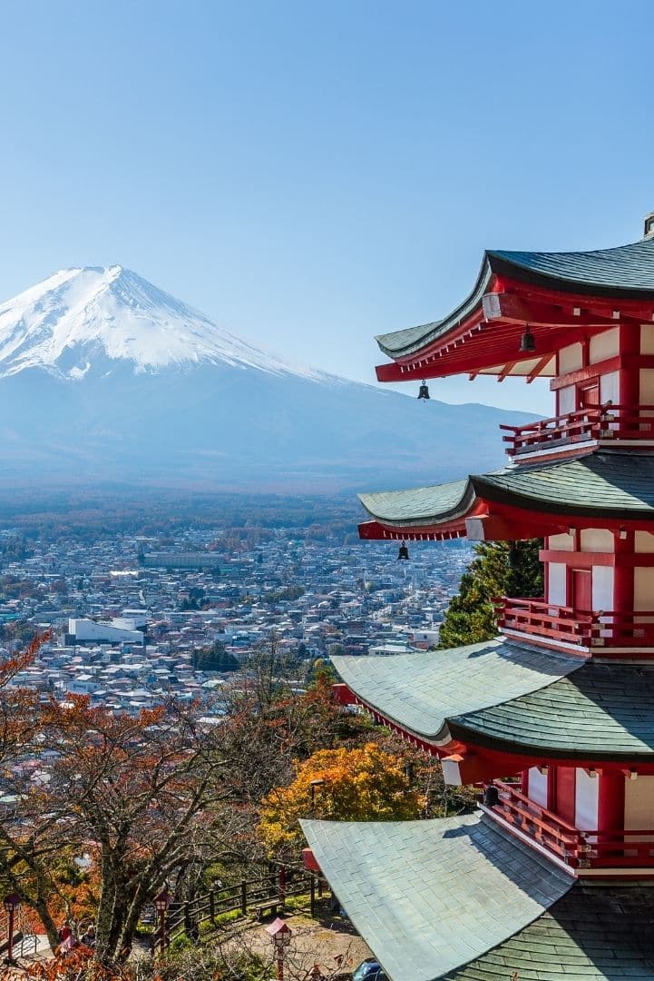 Monte Fuji visto desde el lago Kawaguchi, Japón
