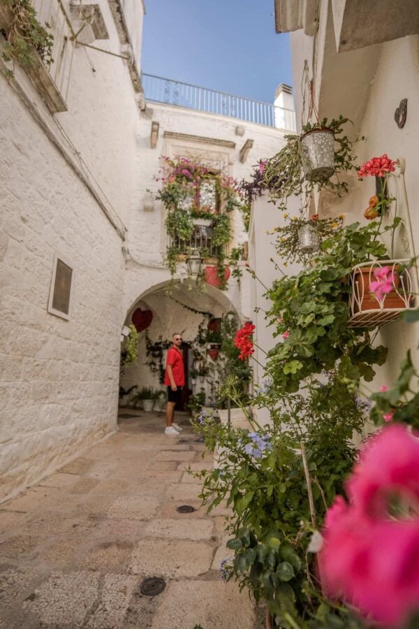 Centro histórico de Cisternino en el Valle d'Itria, la Puglia