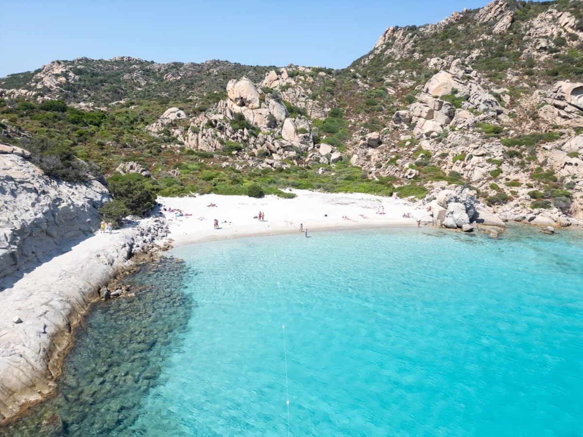 Aguas cristalinas del archipiélago de La Maddalena, norte de Cerdeña