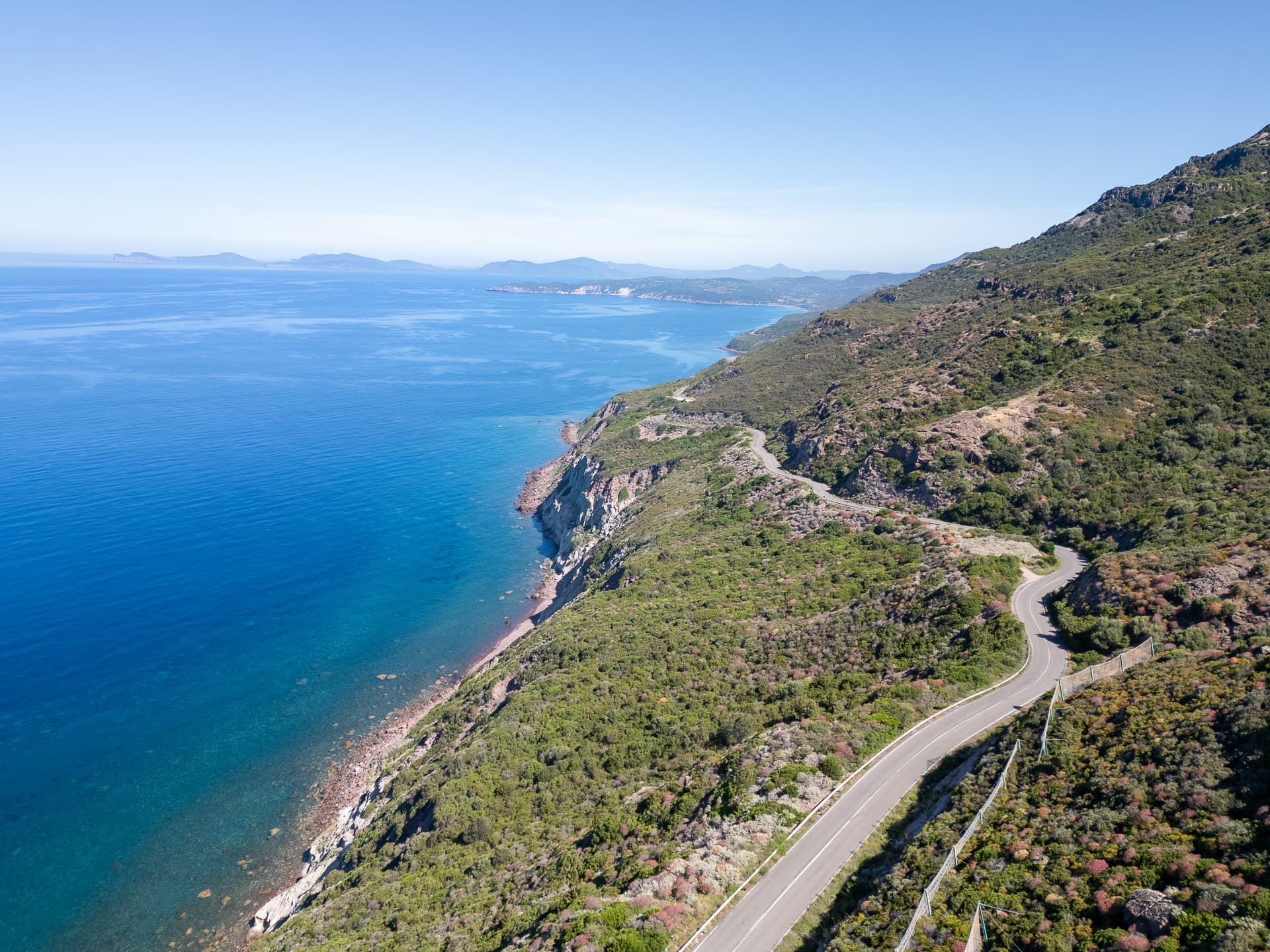 Alquilar coche en Cerdeña: nuestra experiencia, precios y consejos